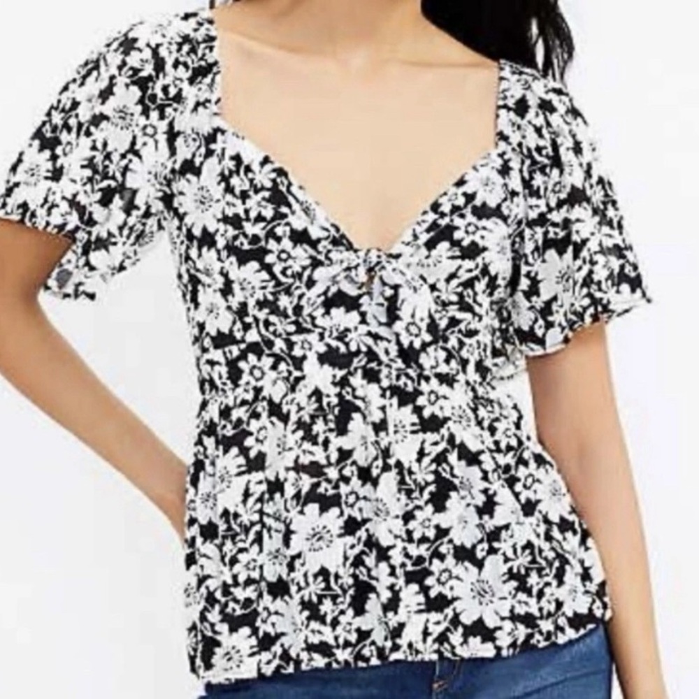 LOFT Black and White Floral Flutter Sleeve Tie Top M Medium